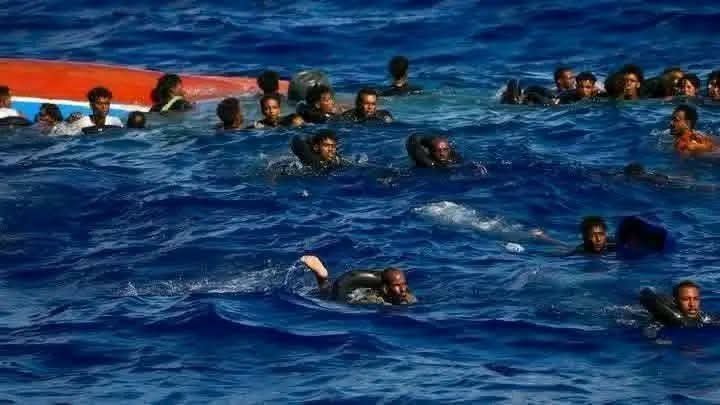 Aldana751's tweet photo. لا حول ولا قوة إلا بالله العلي العظيم

إنا لله وإنا إليه راجعون 💔🇸🇩

بحسب المعلومات المتداول�� فإن هؤلاء السودانيين كانوا في رحلة بحرية من ليبيا إلى اليونان وقد وقعت مأساة مؤلمة في البحر .. 

الأسماء المتداولة:

• صبحي سعيد عدنان – 30 سنة – ود النورة
• نبيلة يوسف شمو – الأم
• علوية إبراهيم حسين (تومات الجنينة) – 21 سنة
• نازك إبراهيم حسين (تومات الجنينة) – 21 سنة
• سمية إبراهيم حسين – 16 سنة – الجنينة
• صدام إبراهيم حسين – 13 سنة – الجنينة
• نزير إبراهيم حسين – 9 سنوات – الجنينة

• أحمد طه علي صديق – 23 سنة – النهود
• جمعة طه علي صديق – 18 سنة – النهود

• مزاهر صديق محمود – 35 سنة – الأم
• وئام عبد المجيد – 7 أشهر – شرق النيل
• محاسن عبد المجيد – 8 سنوات – شرق النيل
• رؤى عبد المجيد – 12 سنة – شرق النيل
• مجتبى عبد المجيد – 16 سنة – شرق النيل

• ماجدة إسحاق نورين – الأم – نيال��
• نسرين صالح عيسى – 3 سنوات
• آيات صالح عيسى – 6 سنوات
• سهام صالح عيسى – 9 سنوات

 حلوم يعقوب عثمان – 45 سنة – الفاشر – الأم
• مزدلفة محمدين بخت
• عوضية محمدين بخت
• تيسير محمدين بخت
• منصور محمدين بخت
• نجلاء محمدين بخت
• عرفة محمدين بخت

• جمعة أحمد أبكر – 22 سنة – الفاشر
• محمدين أحمد أبكر – 19 سنة – الفاشر
• هارون أحمد أبكر – 16 سنة – الفاشر
• ياسر عمر – 22 سنة – بابنوسة

• وليد عمر – 18 سنة – بابنوسة
• راشد عمر – 26 سنة – بابنوسة

• علي محمد عبدالله – 36 سنة – القضارف
• إسماعيل محمد عبدالله – 31 سنة القضارف

• يحي نورالدين علي – الفاشر
• عثمان نورالدين علي – الفاشر
• خالد آدم مصعب – الأبيض
• حنين وائل حنين – الدبة

اللهم اغفر لهم وارحمهم وعافهم واعف عنهم وأكرم نزلهم واجعل قبورهم روضة من رياض الجنة.
 🤲💔🇸🇩

✍️ زمزم خاطر...