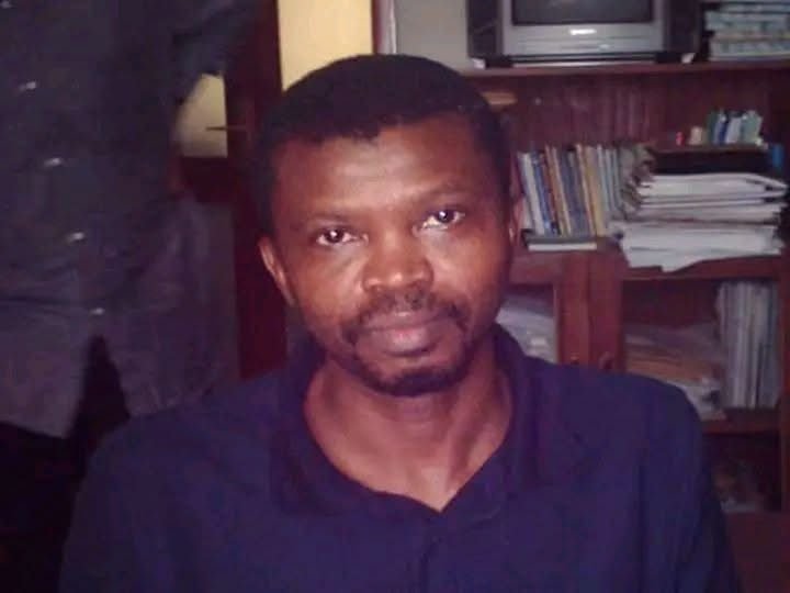 ChidiOdinkalu's tweet photo. In Abia State, @alexottiofr has renamed the 80-bed Ovingwa General Hospital a good man, Chima Ubani who lived & died seeking a better society.

In Anambra State, @CCSoludo handed security over to a man credibly accused of having murdered a senior lawyer & his pregnant wife.

#DifferentStrokes