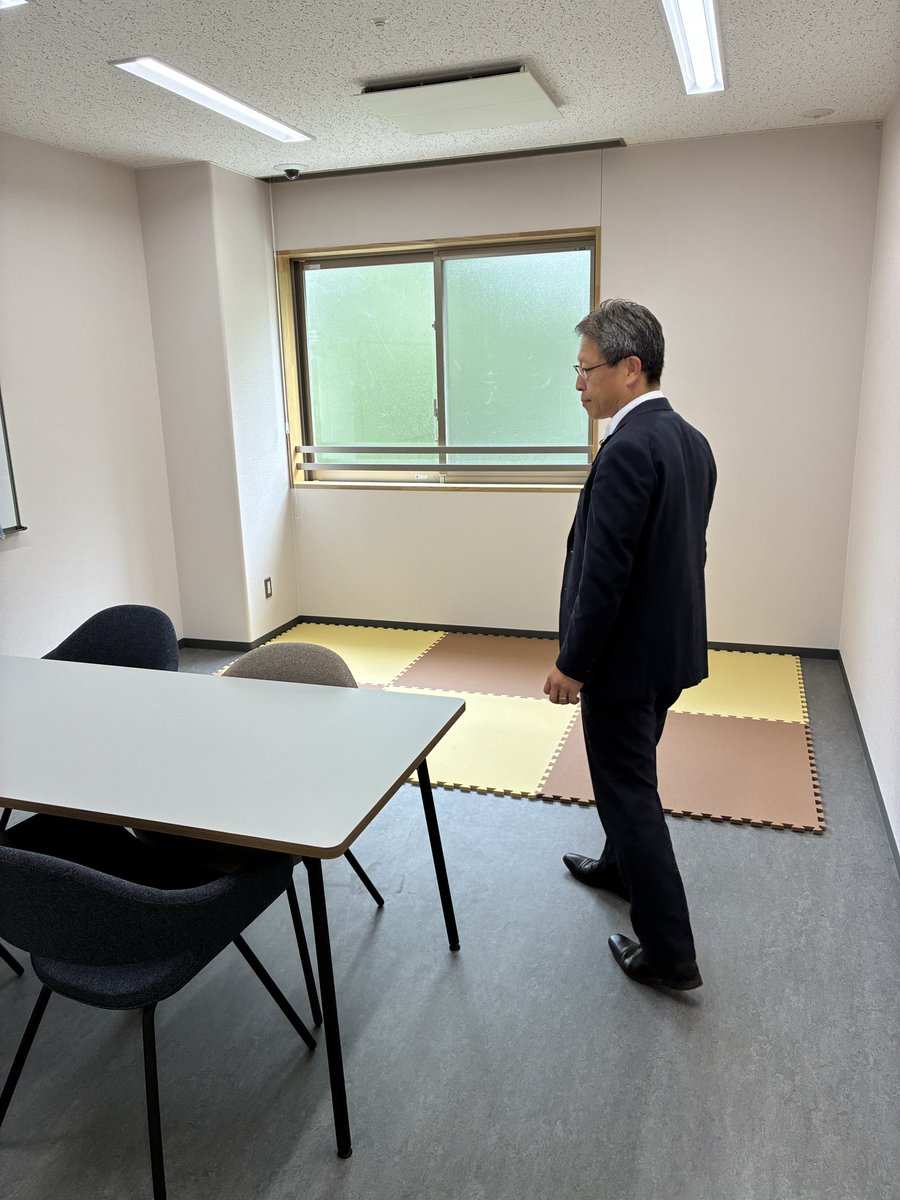 hide_yokohide's tweet photo. 9月開設予定の松戸児童相談所を内覧。

野田市女児虐待死亡事件などを教訓に、児相の体制強化と管轄の適正化を進めてきました。

大切なのは、虐待や孤立など子どもを取り巻く問題そのものをなくすこと。
安心して育てる社会へ取り組みます。
#松戸児童相談所 #児童虐待防止 #千葉県 #公明党 https://t.co/cFo6c17oXM