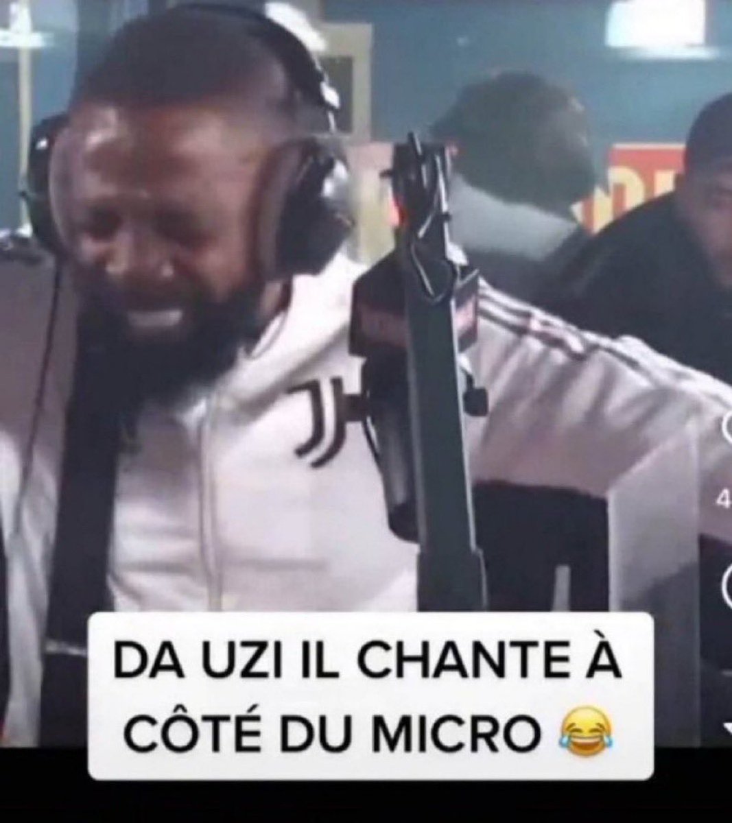 lepaiinn's tweet photo. Devoir se forcer à jouer aux autres jeu de play jusqu’au 19 novembre https://t.co/Eh8d2UYqCv