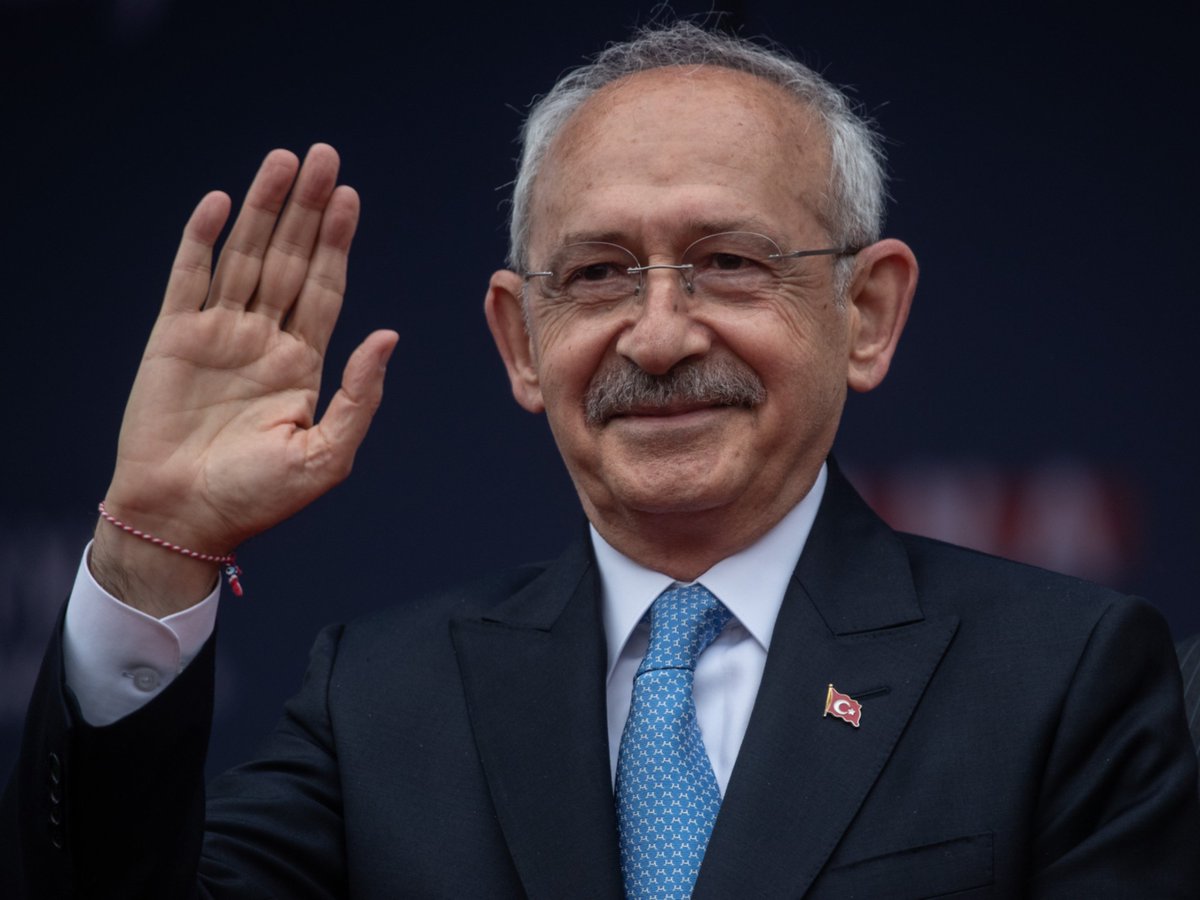izmirgibiyiz's tweet photo. Kemal Kılıçdaroğlu, ilk kez İzmir’e geliyor.

Kılıçdaroğlu, 2 Eylül Çarşamba günü 19.30’da Bostanlı Suat Taşer Açık Hava Tiyatrosu’nda İzmirlilerle buluşacak. https://t.co/lm4rQblaXR