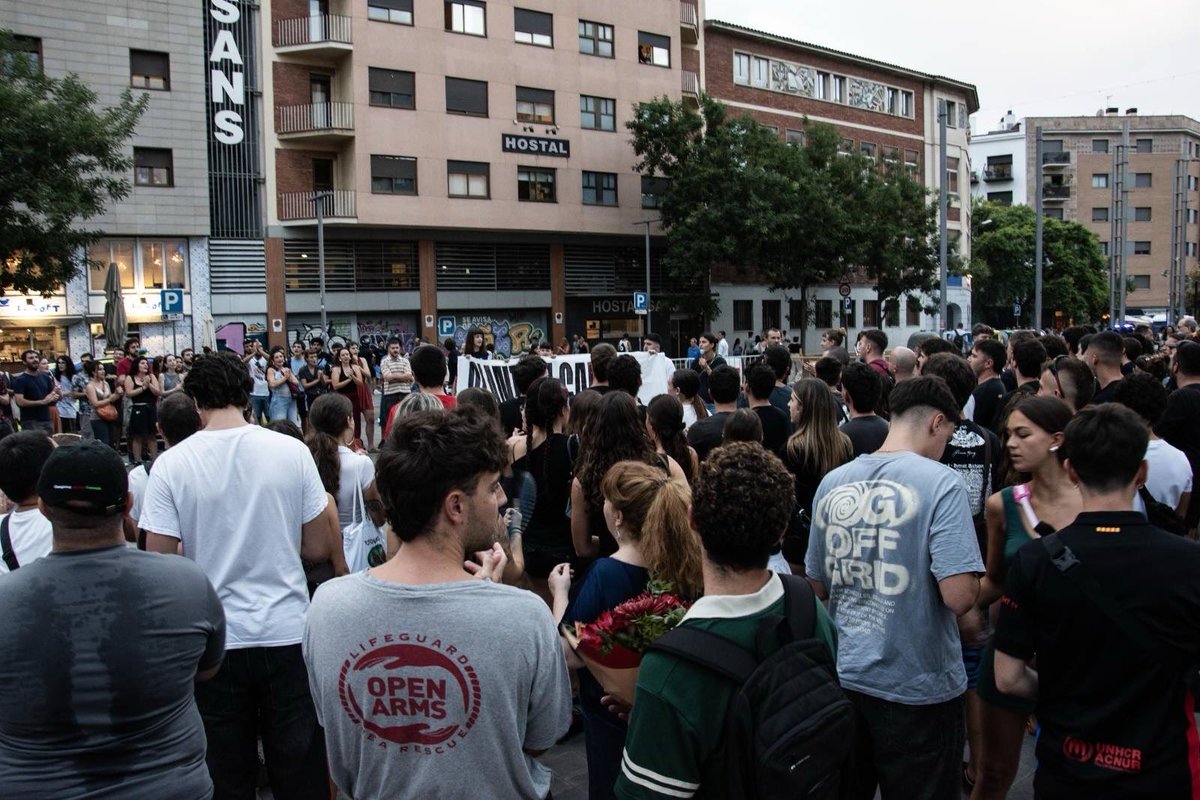 OJS_SantsLC's tweet photo. 🔴 || Avui 400 persones ens hem manifestat contra l’extrema dreta i la repressió!

La joventut comunista expulsem a l’extrema dreta i el feixisme dels nostres barris i festes. El 10S a Aliança i l’11S a NN plantem cara! https://t.co/im0B7mQJBC