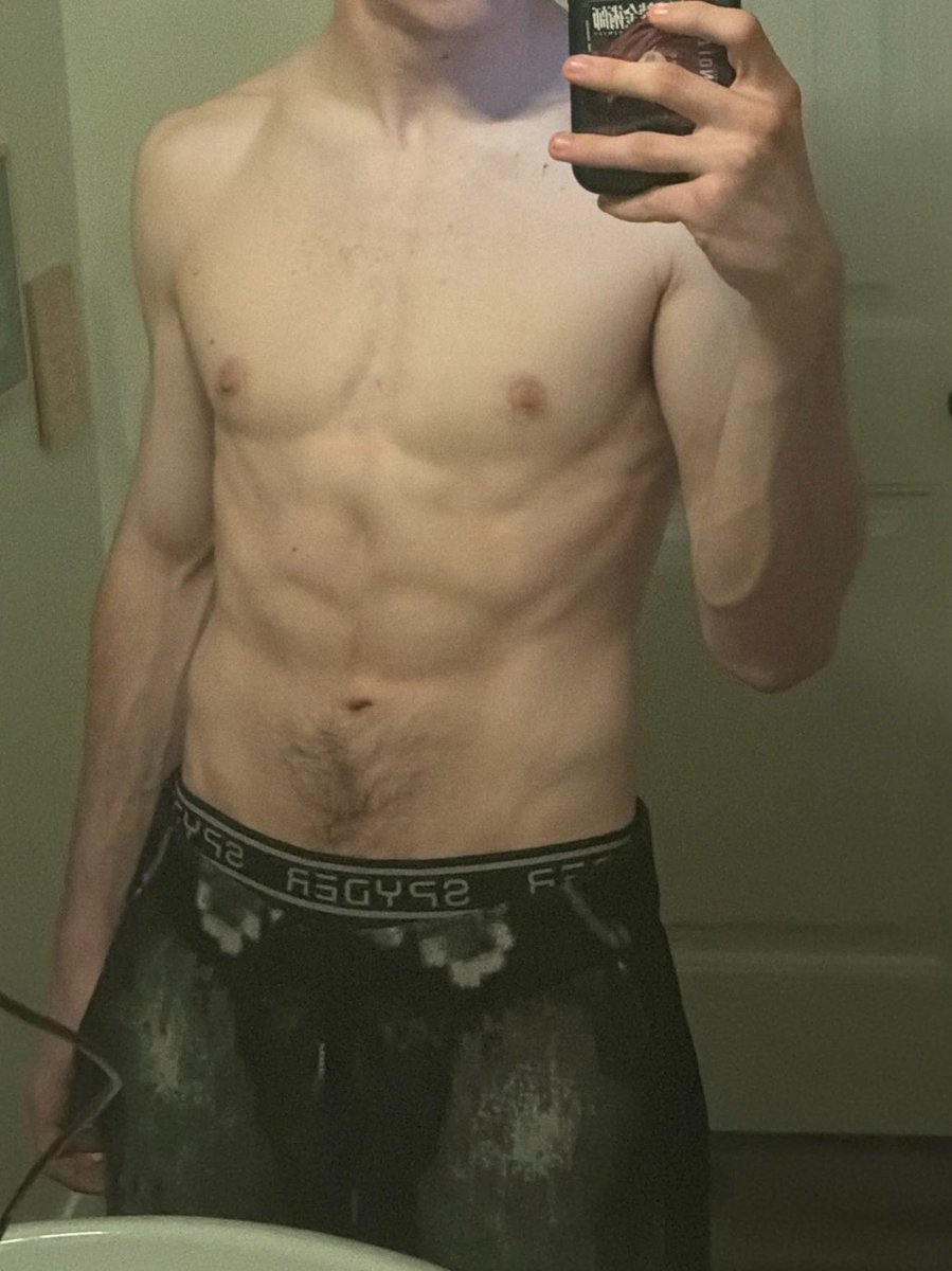 gingen37's tweet photo. i almost had to post this one uncropped because it makes my face look insane but alas https://t.co/PpuNgrUod0