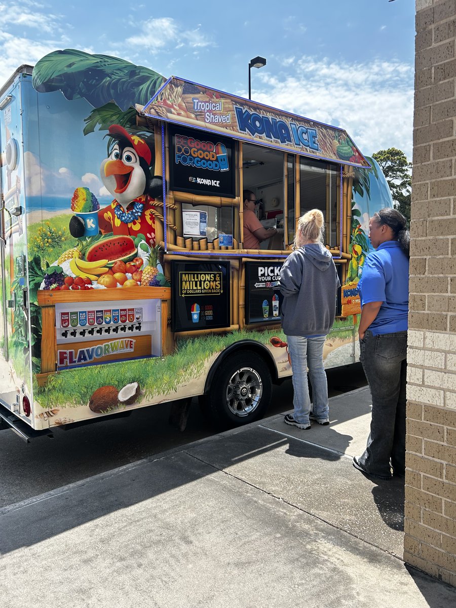 ChannelviewISD's tweet photo. 🏆 Our CISD Transportation Department team celebrated their 3rd-place finish in the Channelview Family Feud with a special Kona Ice treat! 🍧🎉

A big congratulations to our Transportation team for representing Channelview with great teamwork and spirit! 🚌💙#WeAreChannelview https://t.co/Qcdg4dGRUb