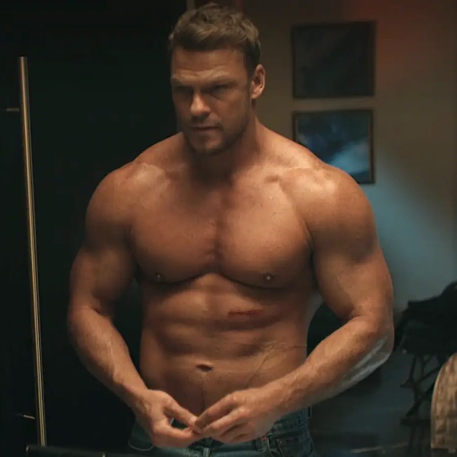 eldurden4's tweet photo. Alan Ritchson is reportedly being eyed to play Bane by DC in the upcoming Bane and Deathstroke team-up film. 

Source: @Fortress_of_DC https://t.co/WHaOaSWRjS
