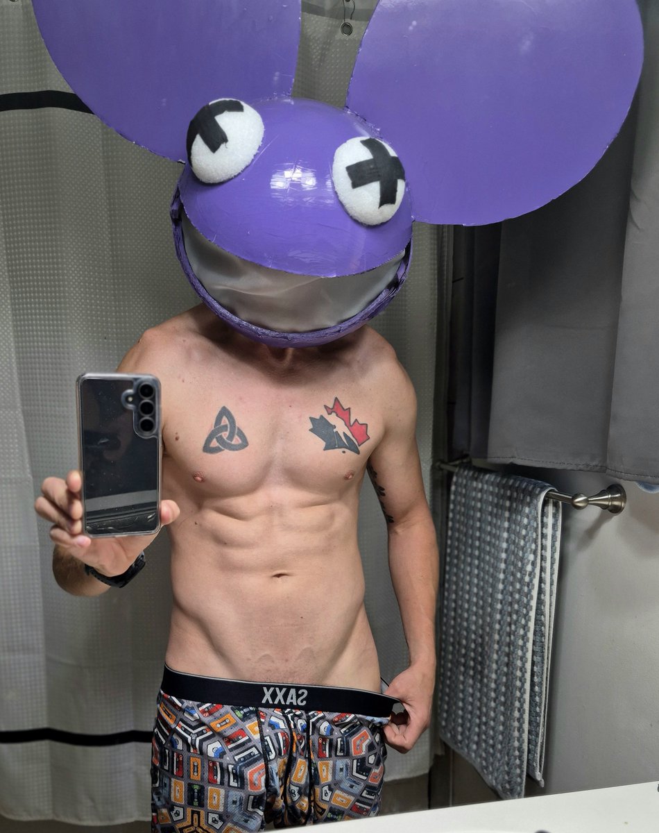 BlondeBlue62's tweet photo. Any EDM fans following? Deadmau5 in particular? One of my favorites and he's Canadian 🤙 
#bodybuilding #fitness #deadmau5 #edm #fyp https://t.co/aAyaT4BT6V