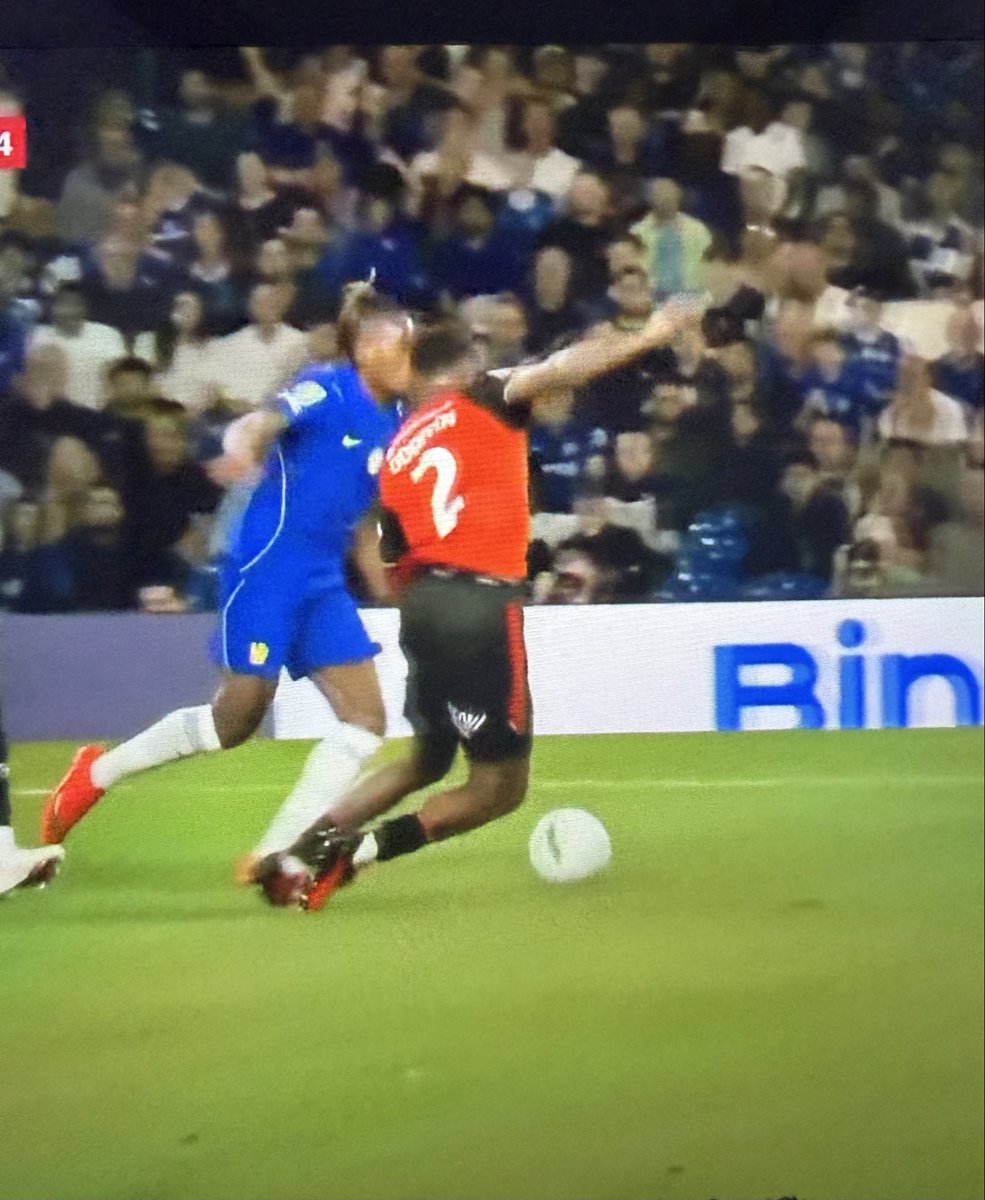 sylez5x's tweet photo. He’s got perfect skills 💙👑
#CFC https://t.co/XiwLvDf49P