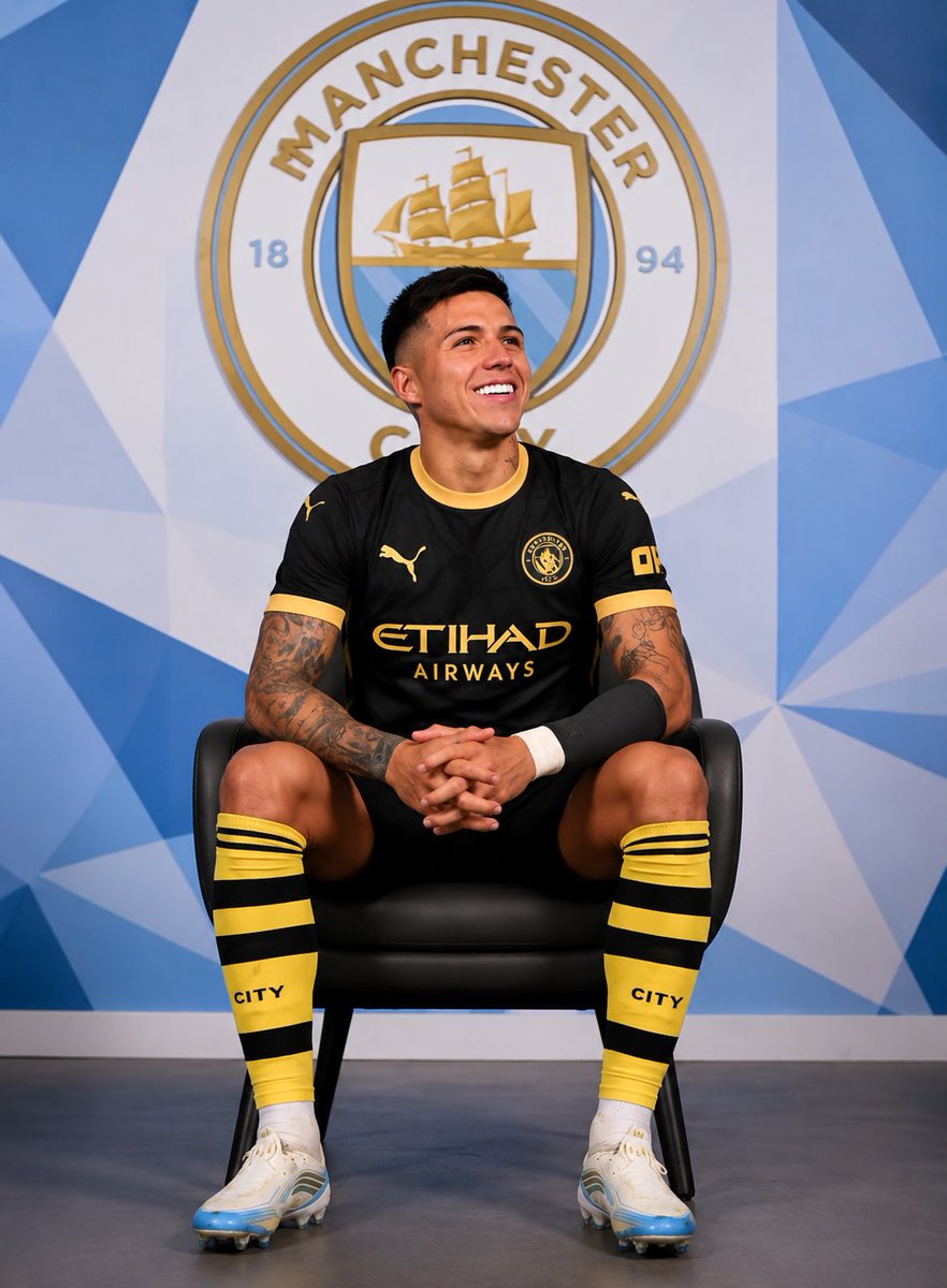 ABClassiq_'s tweet photo. Who should Chelsea sign to replace this traitor?

#transfernews https://t.co/Gf40g3Snns