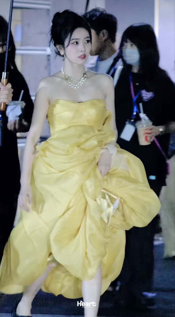 PicsBailu's tweet photo. — she’s a modern disney princess in her yellow gown 💛

#BaiLu #白鹿  
#WangYunna #王韵娜 
#KaiDaoTuMi #开到荼蘼 

©️Heart https://t.co/TFQLeqPFU8