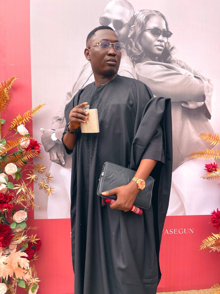 kunle_pata's tweet photo. Showed up for my friend’s wedding today. 

Best wishes always, Modupeoluwa Osunbayo…sorry, Modupeoluwa Obi 🤍 https://t.co/YsRLVlSDEN