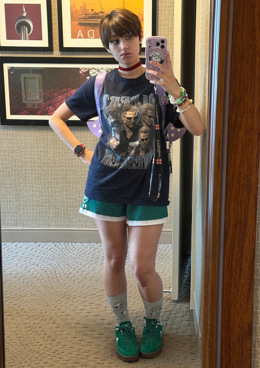 MimiDoesCosplay's tweet photo. If the fashion police catches me it’s wraps https://t.co/BaBylVNT5A