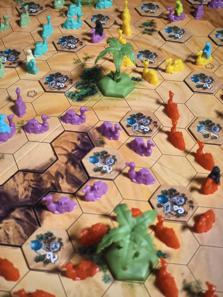 DevirArgentina's tweet photo. #Novedad 🐪 Un desierto, montones de camellos y una misión: dominarlo.

De la mano del reconocido Reiner Knizia, Through the Desert es estrategia, paciencia y mucha planificación. 🏜️

¿Te animás a conquistar el desierto? https://t.co/fRjHd2lil8