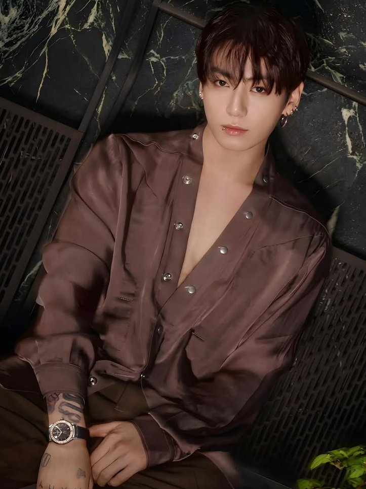 noirmerlin's tweet photo. #taekookau – Operação Alfa²

Jeon Jungkook, um alfa de família nobre, nunca conseguiu se sentir atraído por ômegas, mas, por dever e exigência de sua família, se relacionava com eles com frequência. Até que começou a enfrentar problemas em sua vida sexual e, ao buscar ajuda profissional, recebeu a recomendação de se relacionar com alguém que não fosse um ômega.

E, por acaso, seu médico tinha um alfa perfeito para ajudá-lo.