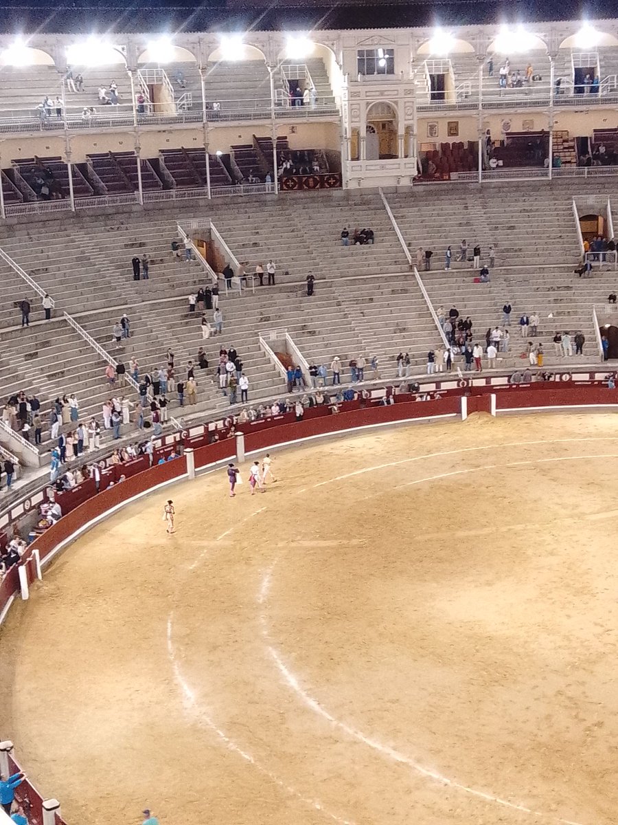 CarabancheleroF's tweet photo. Christian Parejo acaba de realizar la faena más bella y más pura de toda la temporada en Las Ventas. 
¡Que manera de torear al natural, que encaje, que torero! 
La espada se ha llevado la Puerta Grande. 
¡Orejon de Madrid y de los aficionados cabales! https://t.co/PorK2lkn5K