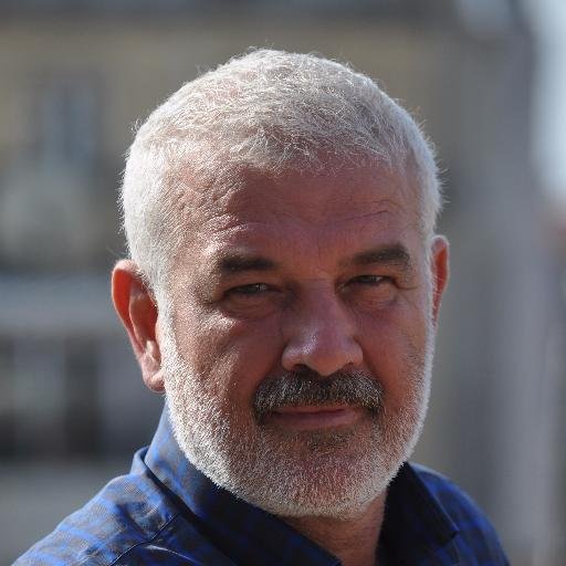 Alperen53646842's tweet photo. @tezelali
Sayın Ali Tezel,

Stajyer ve çırakların yıllardır devam eden sigorta mağduriyeti konusunda kamuoyunu aydınlatan, bilgi ve tecrübelerinizle bizlere yol gösteren değerli bir isim olarak sizi X Space odamızda ağırlamak bizleri onurlandıracaktır.

Yıllardır alın teri döken, sanayinin ve üretimin yükünü omuzlayan stajyer ve çıraklar; çalışmalarının, emeklerinin ve geçen yıllarının sigorta başlangıcı konusunda da karşılık bulmasını istiyor.

Bu mücadelede en büyük ihtiyacımız; doğru bilginin, hukuki değerlendirmenin ve çözüm önerilerinin kamuoyuyla paylaşılmasıdır.

Sizleri X Space odamızda misafir ederek stajyer ve çırakların yaşadığı mağduriyeti, beklentilerini ve çözüm önerilerini birlikte konuşmak istiyoruz.

Sayın Ali Tezel, sizleri aramızda görmek ve görüşlerinizi dinlemek bizler için büyük bir onur olacaktır.

Stajyer ve çırakların sesi daha güçlü duyulsun, çözüm yolları daha fazla konuşulsun.

Davetimiz samimi, mücadelemiz hak ve adalet içindir.

Saygı ve selamlarımızla. 🇹🇷

#StajyerÇırakHaklı
#StajyerÇıraklaraAdalet
#StajÇıraklıkÇözümBekliyor
Mahir Buğra İçin Adalet
Yargıtay da Söyledi #StajçıraklıkSGKBaşlangıcıdır
