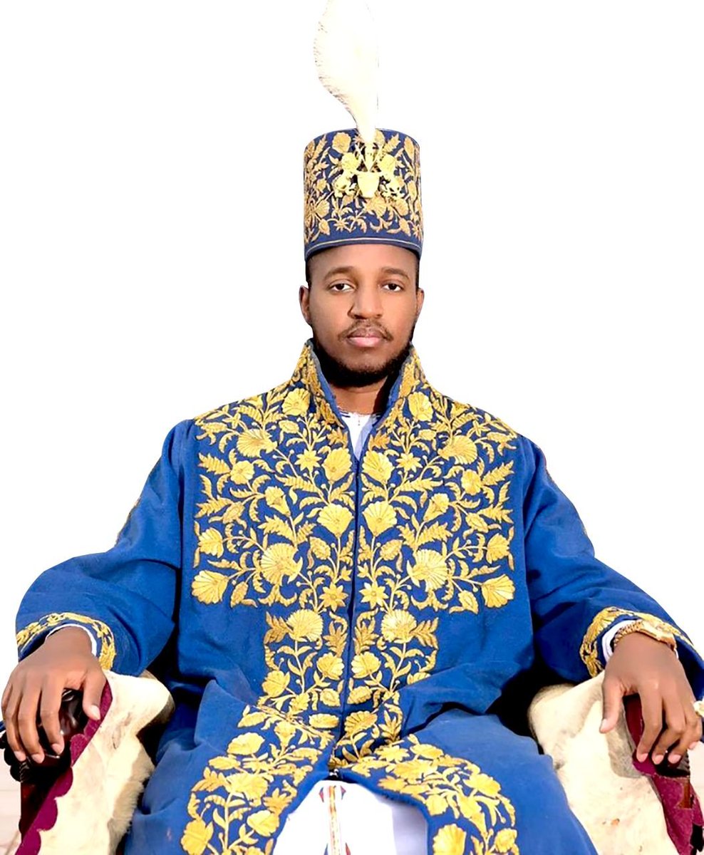 Buganda_Times's tweet photo. The Omukama of Tooro, King Oyo Nyimba Kabamba Iguru Rukidi IV, has died aged 34, @toorokingdompm has confirmed.
The premier said the King has a prince ready to inherit the throne but his identity will be revealed in due time.
#TheBellNews
📷 Courtesy https://t.co/Xr96yuRPeE