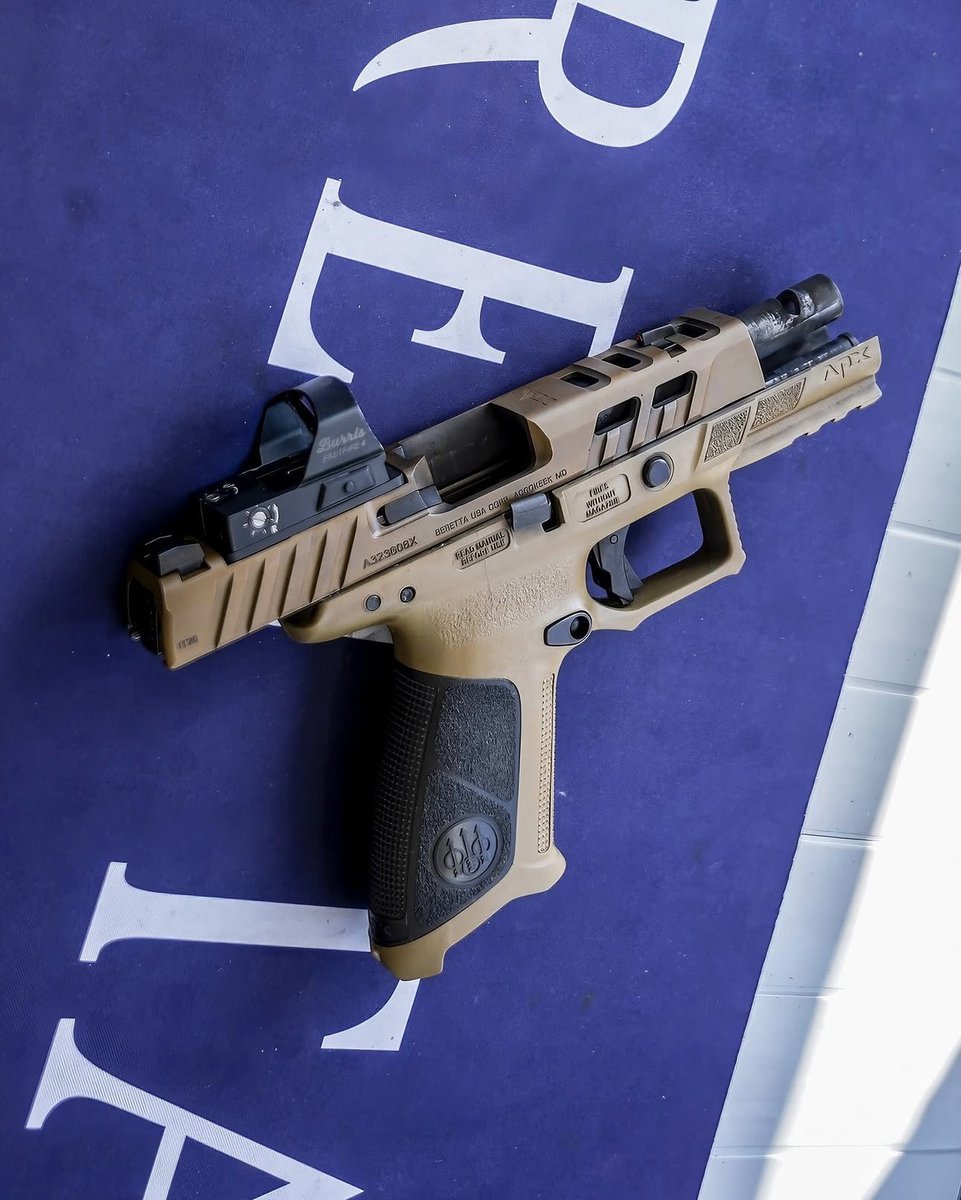 beretta_japan_'s tweet photo. APX A1 Portedは、銃口の跳ね上がりを抑え、素早くターゲットへ戻すことを追求したモデル。その存在感を際立たせる、ひと目でわかる個性的なスタイルも魅力です。
ポーテッドバレル＆スライド、装弾数の拡張、操作性を高めた各種コントロールを備え、より素早く直感的な操作性と高い汎用性を実現。どのようなコンディションでも、シューターが求める確かな自信を支えます。
APX A1 Portedは、ブラック、FDE、ODグリーンの3カラーをラインナップ。

#BerettaAPXA1 #BeReady2Act