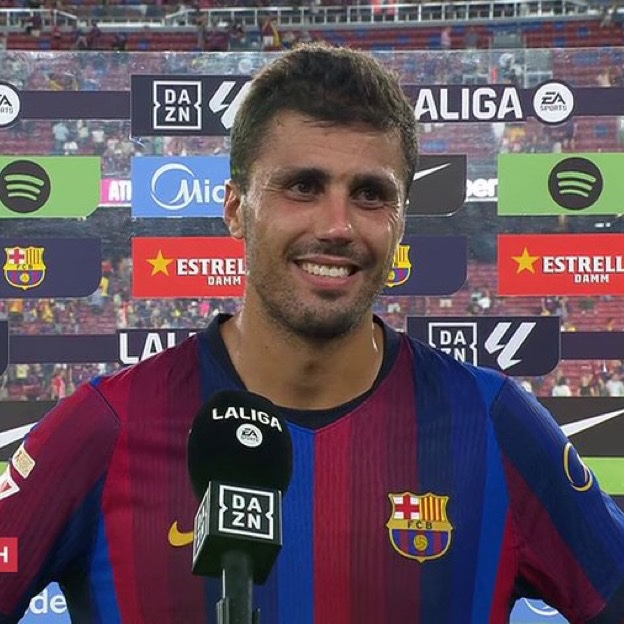 TouchlineX's tweet photo. 🚨🗣️ Rodri: "Lamine Yamal is amazing. He went through a period where he might have been a bit frustrated." 

"We tried to lift his spirits, and today we saw the best version of Lamine. Even if he couldn't score, I'm happy because that's what we need from him. The goals will come because the talent is there."