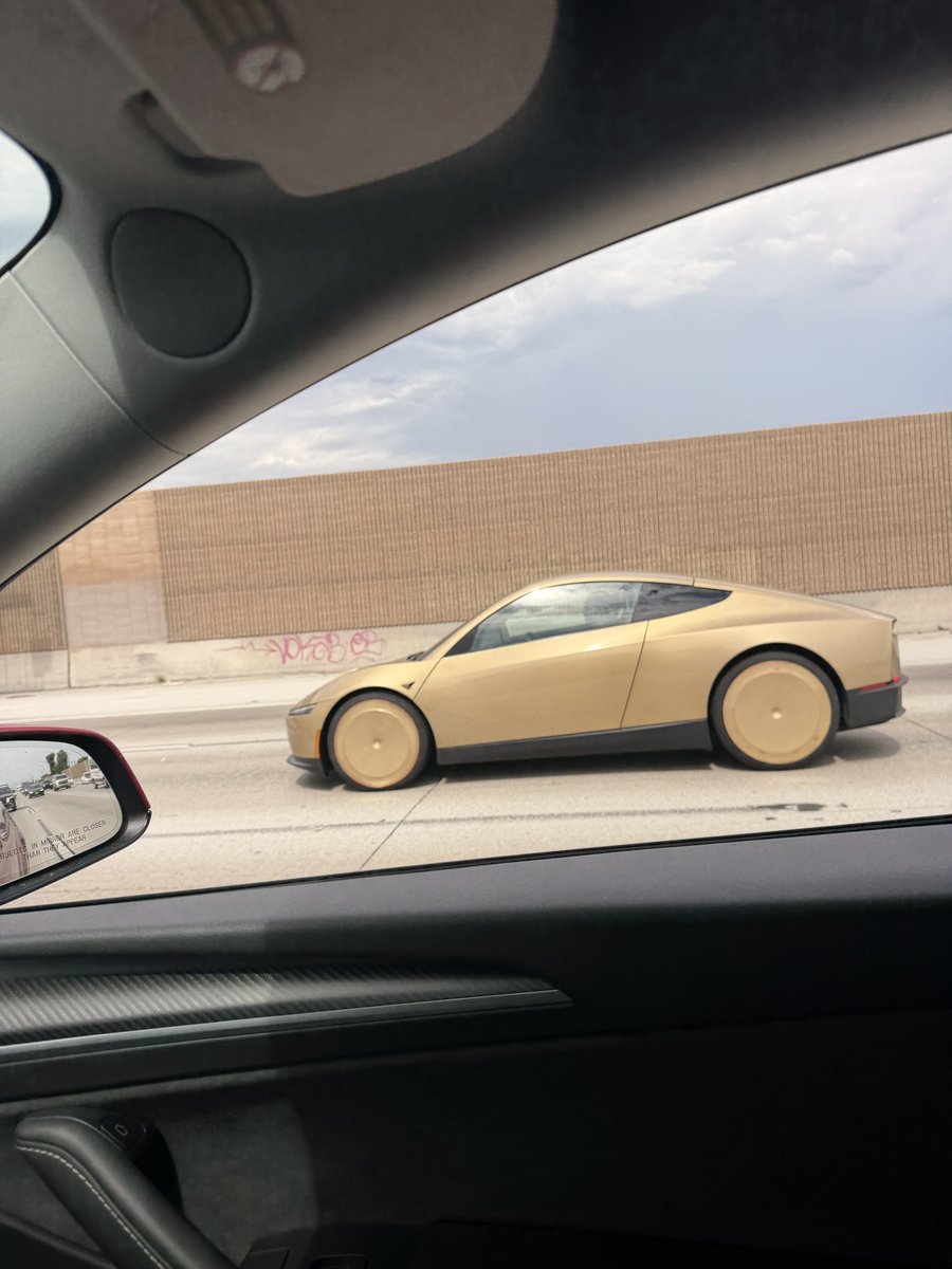 C0DE37's tweet photo. Robotaxi spotted in Los Angeles, Ca (Pacoima neighborhood - 5 FWY) https://t.co/LE3NKxCTqW