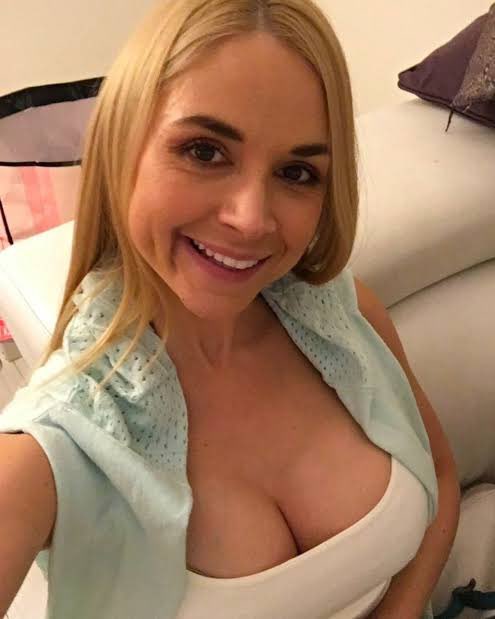 AliceVe59999255's tweet photo. Rate me from 1 to 10 😌💕 https://t.co/QuOp5WYVAX