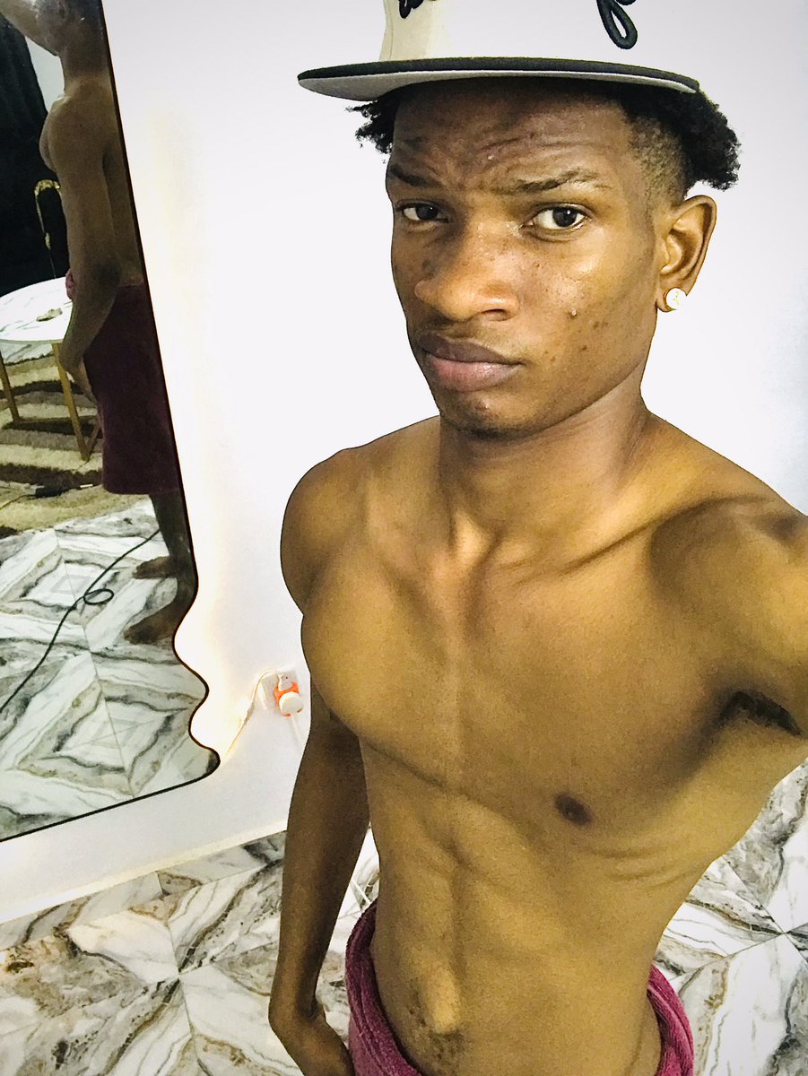 CHASEMONIEmonie's tweet photo. Towel’s the only thing keeping me from showing
Serious minded for linkup and vds🍆 https://t.co/ZzzV5Dcc9n