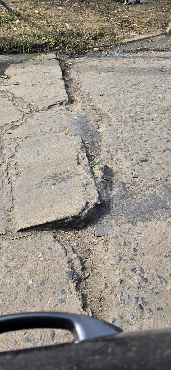 FrancoHaedo93's tweet photo. @MunicipioLdeZ El patrimonio de las lomitas, san José bien gracias. La fotos son de la misma cuadra eh... les aviso para que se imagen el resto
Cuando arreglan Pasco en los trabajos de AySA? O cuando lo van a terminar?
Después si no tenes Vtv o si tenés el registro digital te sacan el auto https://t.co/xM0tvv12fx