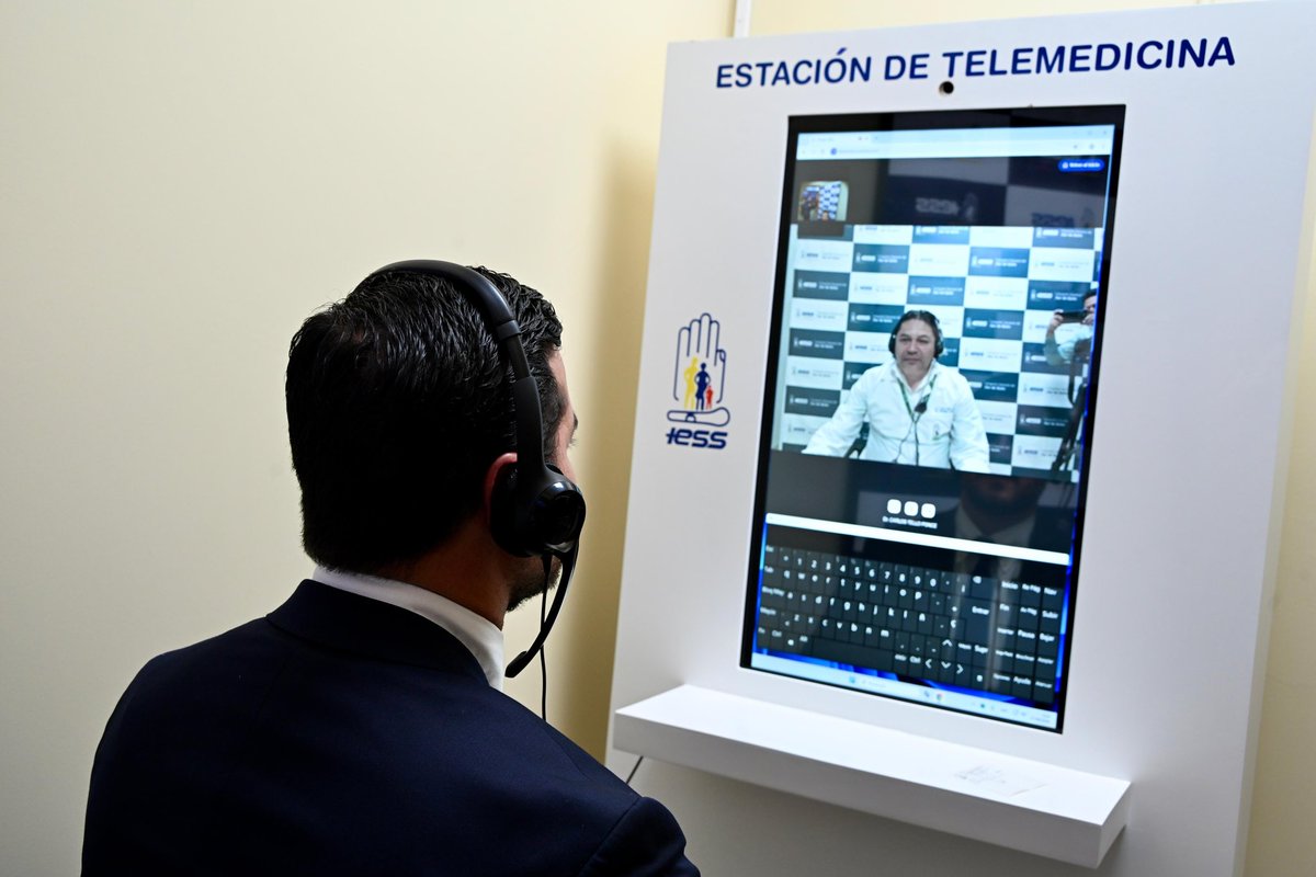 IESSec's tweet photo. ¡Modernizamos nuestra capacidad operativa en salud!👌

Impulsamos la optimización del sistema de salud pública con la implementación del teletriaje y la telemedicina. 🏥

Desde el @IESSHJCA, el presidente @BernardoCordovz, participó en la primera consulta médica remota interconectada en tiempo real con @HCAM_IESS e @IESSHQSUR.
 
✅ Buscamos descongestionar los hospitales de tercer nivel y ampliar los servicios de atención en salud para nuestros afiliados y beneficiarios.

Desde el Gobierno Nacional, liderado por el presidente @DanielNoboaOk, reafirmamos nuestro compromiso con la atención más ágil, moderna y de calidad.

#ParaEsoEstamos