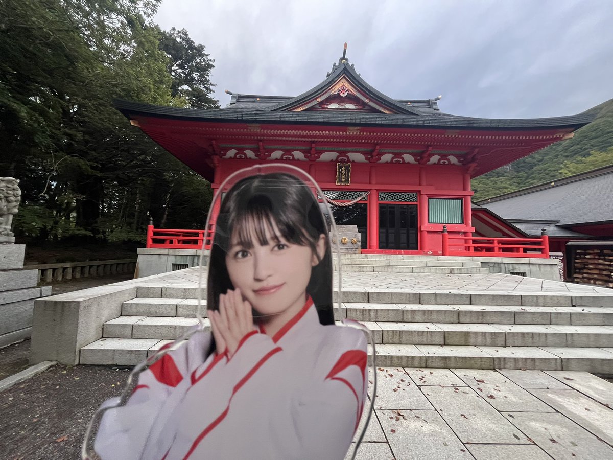 syuma0808's tweet photo. 逢田さん
赤城神社だよ！
沼のほとりにあって良かったよ🎵
#あいださんぽ https://t.co/J9D9yIgRGx