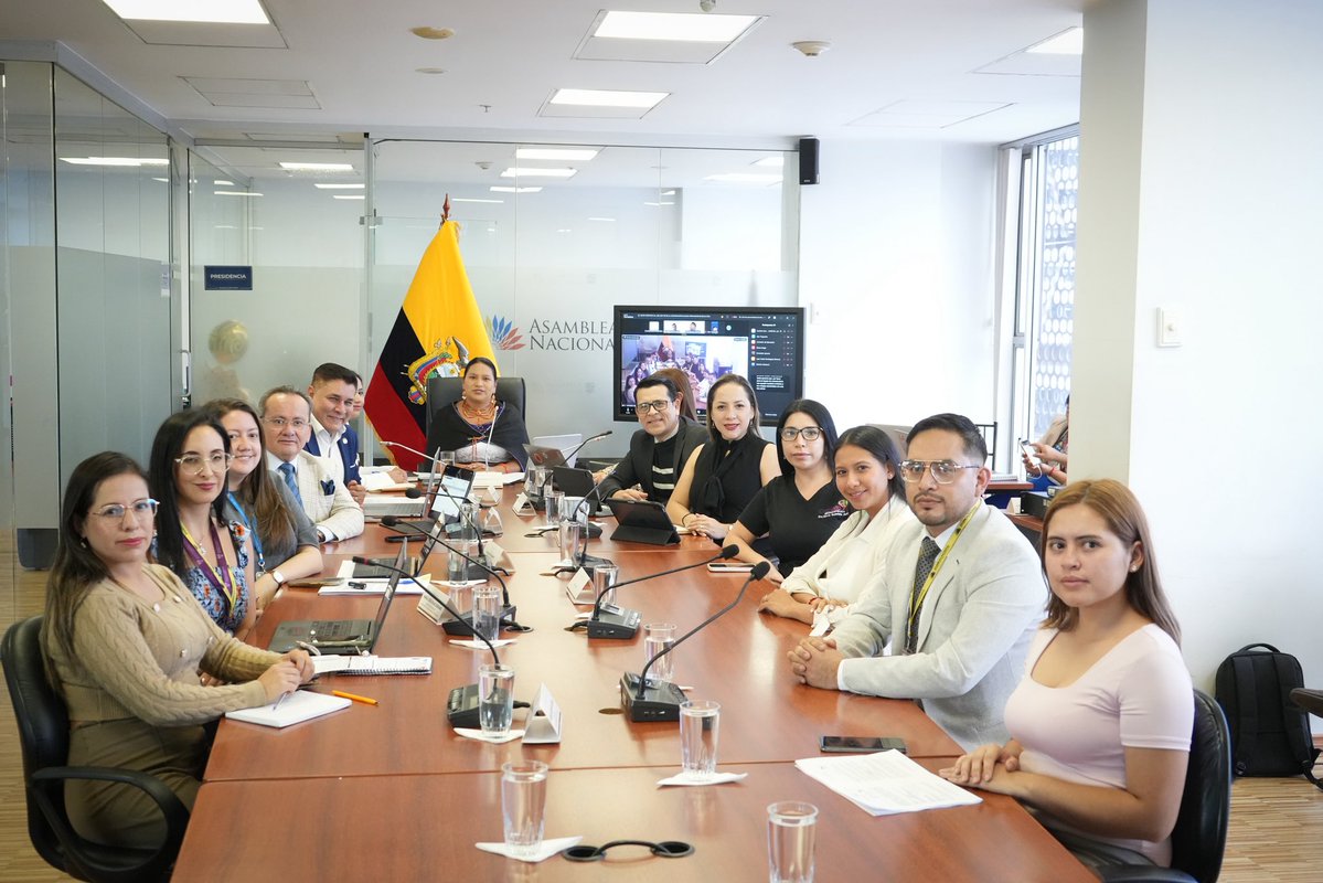anaraffo1's tweet photo. En @EducacionAN recibimos a representantes del @Educacion_Ec, junto a la voz fundamental de familias, docentes y especialistas en neurodivergencia.

Fiscalizamos la labor del personal de acompañamiento pedagógico y la atención a estudiantes con necesidades educativas específicas (NEE).

Nuestro compromiso es garantizar una educación verdaderamente inclusiva y en igualdad de oportunidades para toda la comunidad educativa.