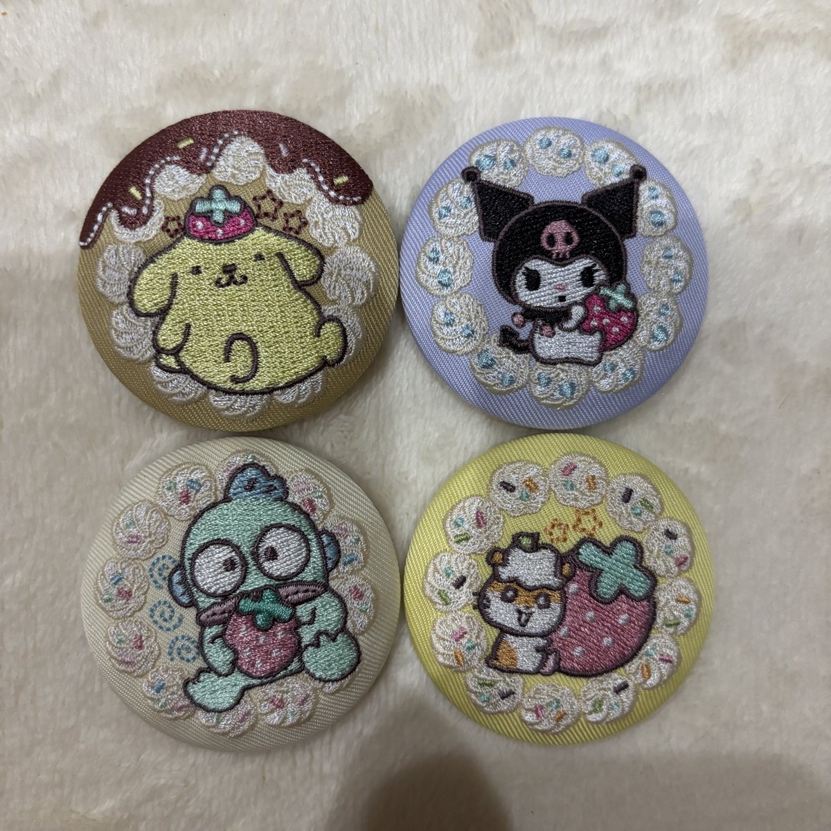 SNTJ_trade's tweet photo. サンリオ 刺繍缶バッジ 交換
交換またはお譲り先を探しております。
4点まとめて引き取ってくれる方のみ！！

【譲】画像の4点

【求】シナモロール、タキシードサム
        定価(0.03)(郵送の場合+送料)

都内手渡し>郵送にてお心当たりある方はご連絡お待ちしております。 https://t.co/x1Xa8sODte