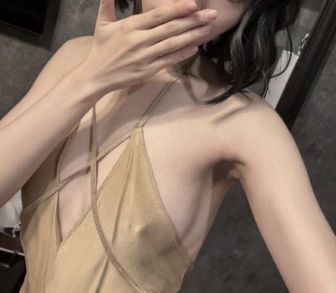 cottoncherry836's tweet photo. 看起来很贫穷 但应该会有人喜欢的吧 #女大学生 #贫乳 #反差 https://t.co/xtFW04CynQ