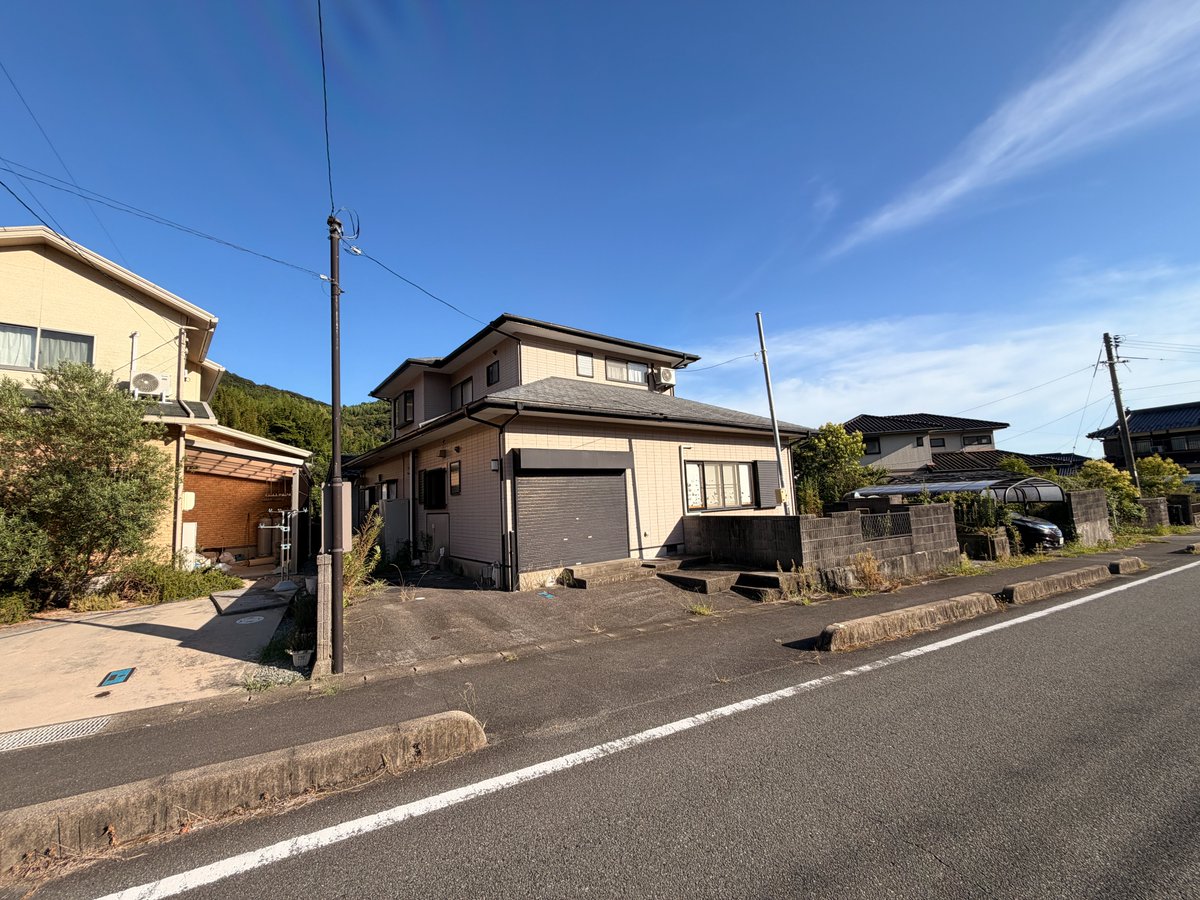 treck_2020's tweet photo. 防府市大字田島にある中古住宅の売買契約が完了しました！この度はご成約ありがとうございました！

インスタグラムはこちらから！
URL：https://t.co/buppEYWI0e

#山口県 #防府市 #田島 #中古住宅 #セカンドハウス #不動産 #土地 https://t.co/ROl0IT9f8G