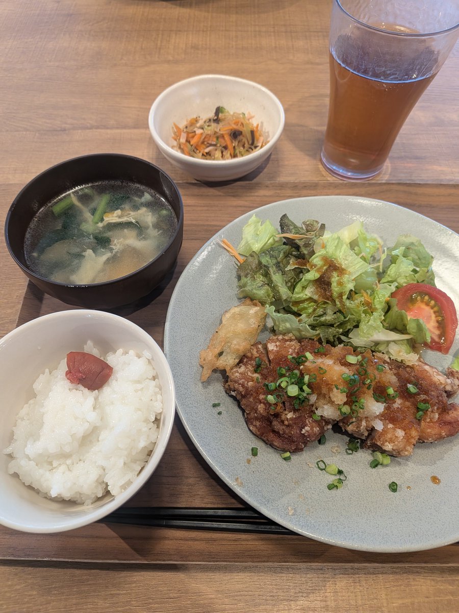 wqe5Nh6t2w9867's tweet photo. #昼飯 #ランチ #お昼ご飯 #おひるごはん #サラメシ #lunch #lunchtime
#お弁当 #おべんとう #LUNCH_BOX https://t.co/p5ithAcqfz