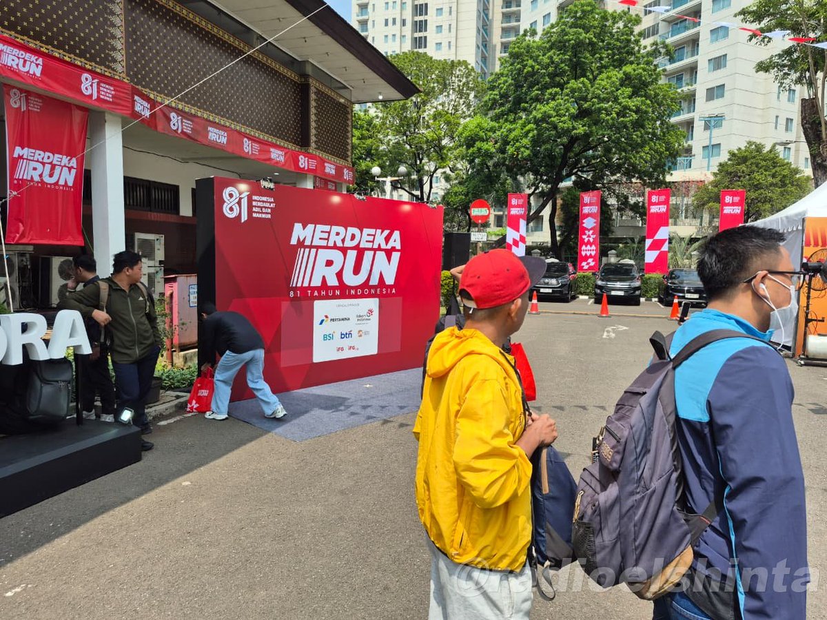 RadioElshinta's tweet photo. Suasana pengambilan racepack Merdeka Run yang diselenggarakan oleh Sekretariat Negara Republik Indonesia bersama Kemenpora RI di Gedung Serbaguna Senayan, Jakarta, Jumat (28/8). 📸 Dwi
#MerdekaRun #KemenporaRI #SekretariatNegara #Senayan #Jakarta https://t.co/ULFJjuf7gV