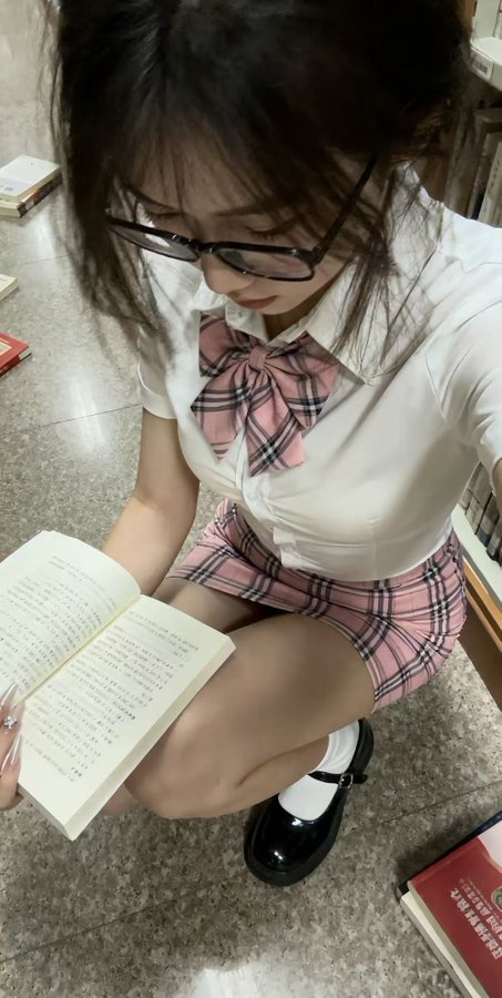 Angel_916's tweet photo. 高考完去图书馆露出好刺激啊 #反差 #反差女高 #女高 #魅魔 #反差体育生 #母猪 https://t.co/Tk4XEWaD1h