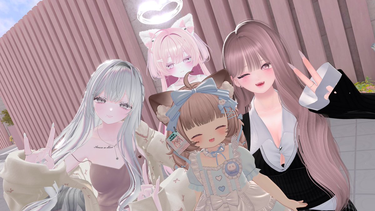ayu__vrc's tweet photo. 昨日の写真🎀🍨
かわいい女の子達とかわいいワールドでお喋りしてた https://t.co/B3oXCKNNxR