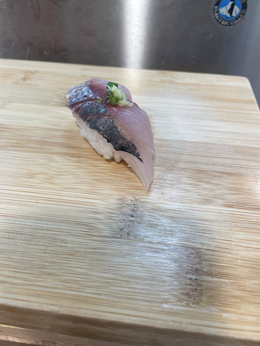 onunu's tweet photo. 生牡蠣旨塩〆握りが超うめぇ！すじことホヤの酒盗もよろしいえ https://t.co/kEIxOxUWtp