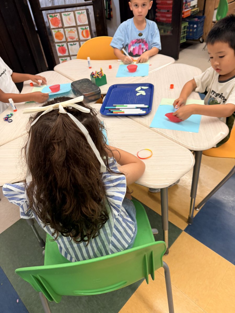 STEMbieda's tweet photo. 🌱 Our 1st graders are bringing plants to life through creative art and math! They’re designing colorful 2D and 3D plant models. 🌿🎨 @APS_SPARK @DrJohnsonSPARK @sarapruett5 https://t.co/0x2lINmqgX