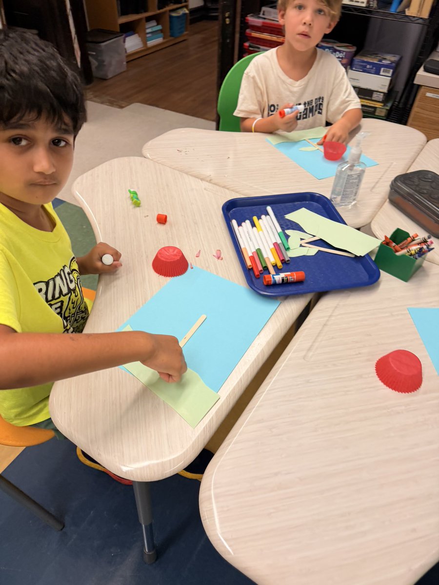 STEMbieda's tweet photo. 🌱 Our 1st graders are bringing plants to life through creative art and math! They’re designing colorful 2D and 3D plant models. 🌿🎨 @APS_SPARK @DrJohnsonSPARK @sarapruett5 https://t.co/0x2lINmqgX