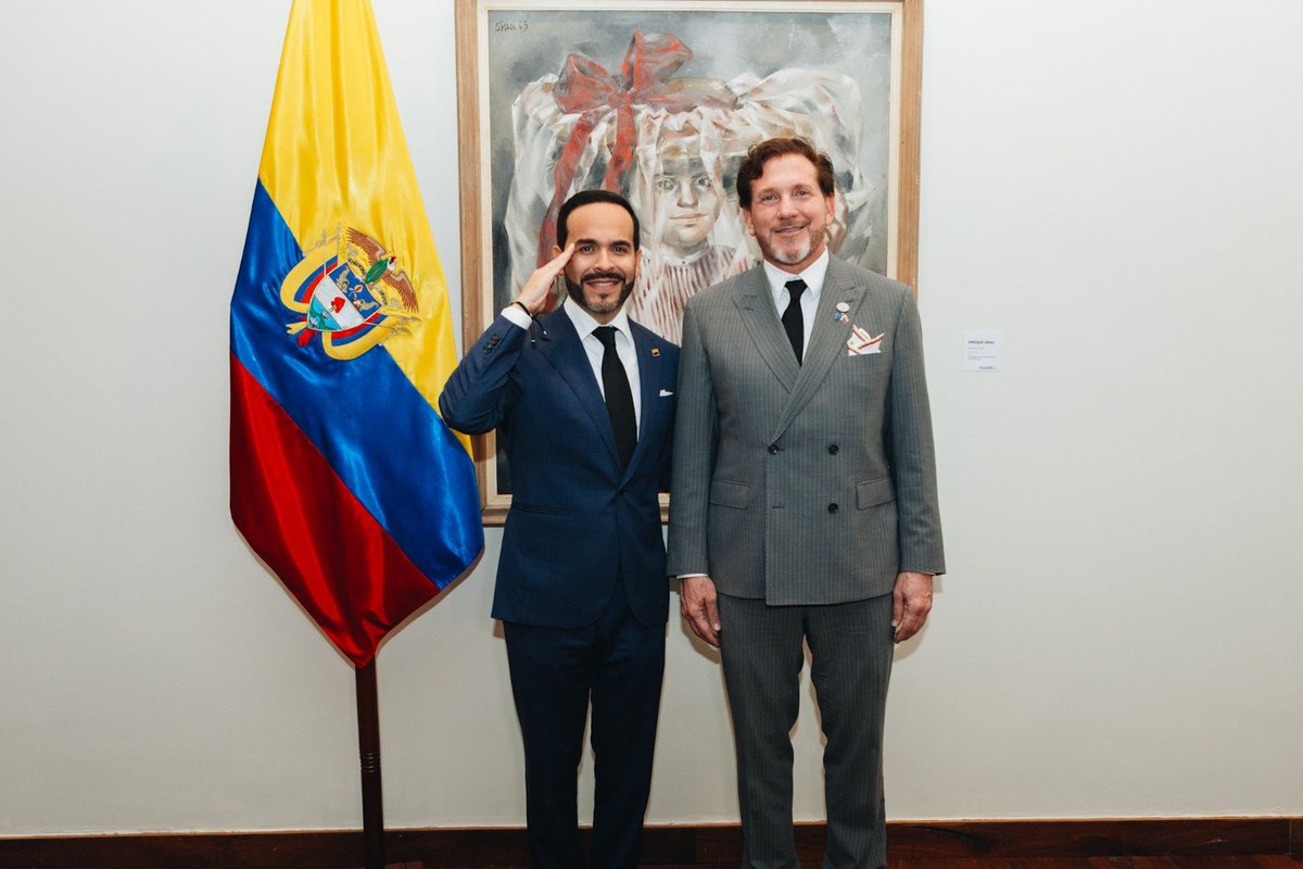 agdws's tweet photo. Un honor visitar al Presidente Abelardo de la Espriella en el Batallón Paraíso. Trabajamos en conjunto en vistas a la Final de la CONMEBOL @Sudamericana en Barranquilla y los desafíos que se vienen. ¡Muy agradecido con la cálida bienvenida! https://t.co/Bnf0n48w05