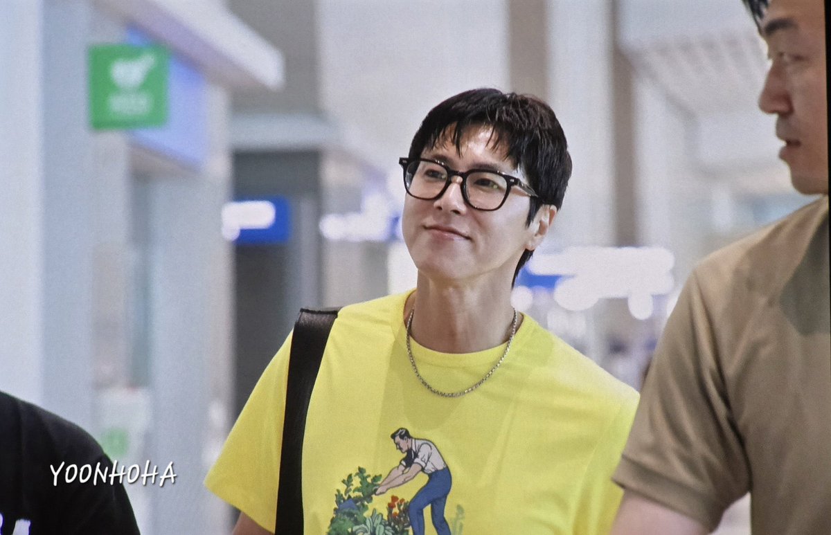 ffebruaryboys's tweet photo. พี่ยุนมาไทยด้วยสีเหลืองตามเดรสโค้ดที่ให้ไว้เลย น่ารักมากกกกกกก 💛🌻 https://t.co/Dd3ha90f35