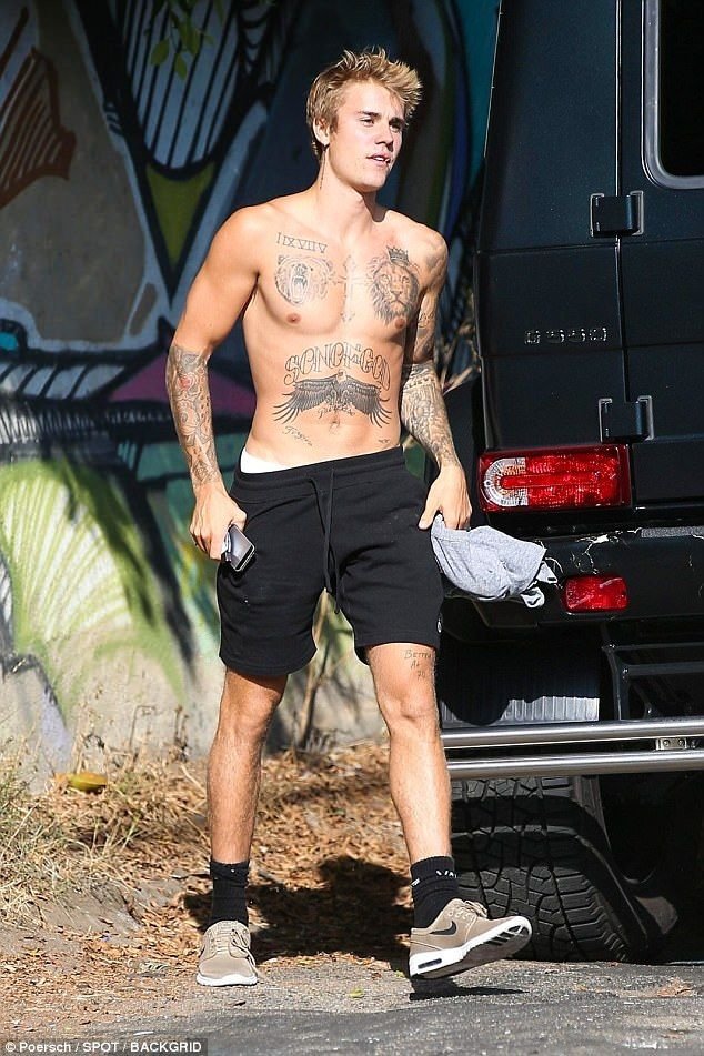 biebercentralhq's tweet photo. I will never get over these pictures https://t.co/V46EzTytGm