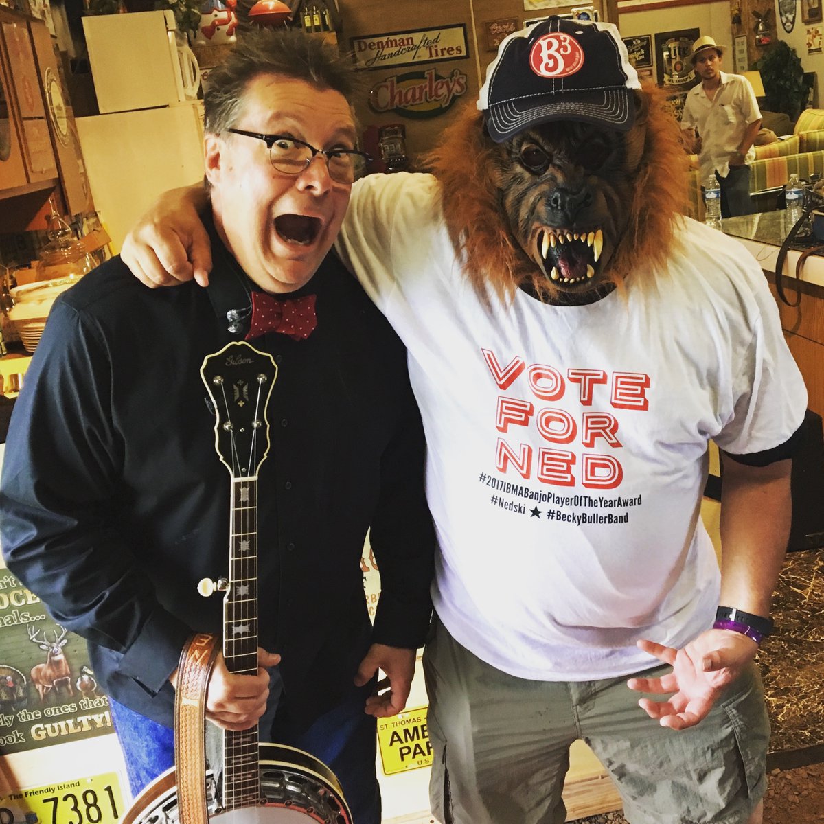 FiddlerBeckyB's tweet photo. Throwing it back to August of 2017 when were all voting for @nedluberecki!

#tbt #ibma #banjo #slinger https://t.co/MZ6SVrm5hq