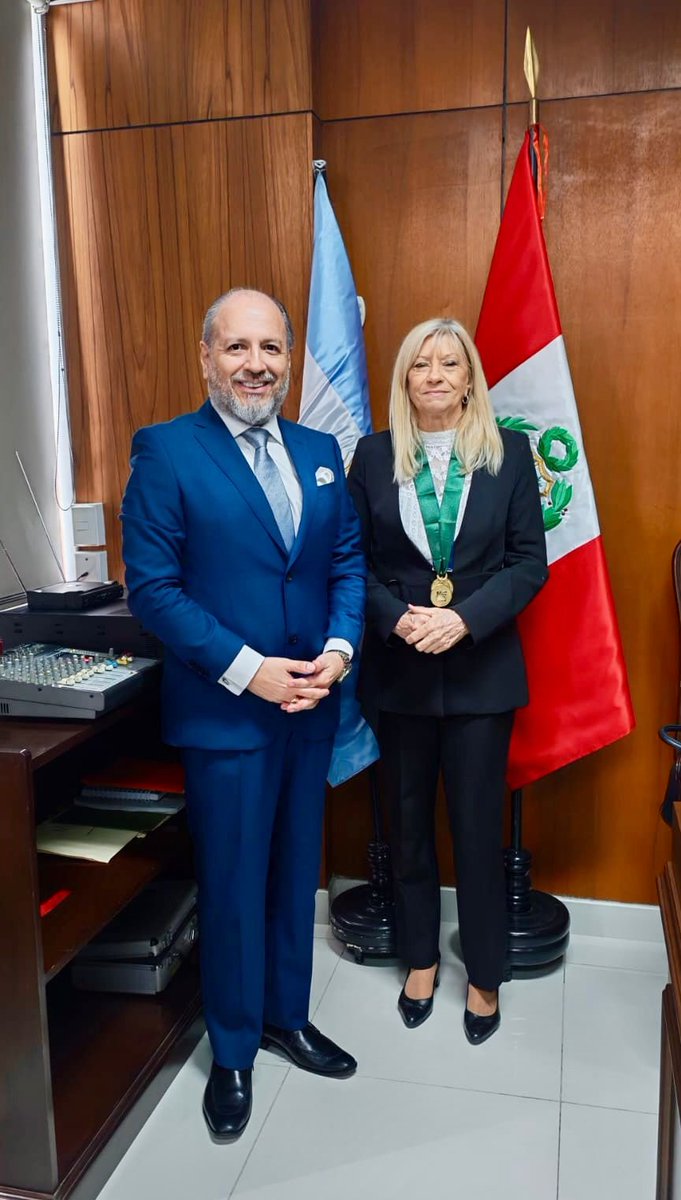 abogadoivant's tweet photo. Maestro Ivรกn Torres La Torre - Presidente del IPADEP acompaรฑado de la Dra. Marรญa Alejandra Pasquet - Presidenta de la FIA, en la Universidad Ricardo Palma. Lima, 27 de agosto de 2026
โก๏ธhttps://t.co/erogxCV678
#ConferenciaMagistral #AbogadoPeruano #PresidentaFIA #IPADEP https://t.co/YOmiuPm4pl