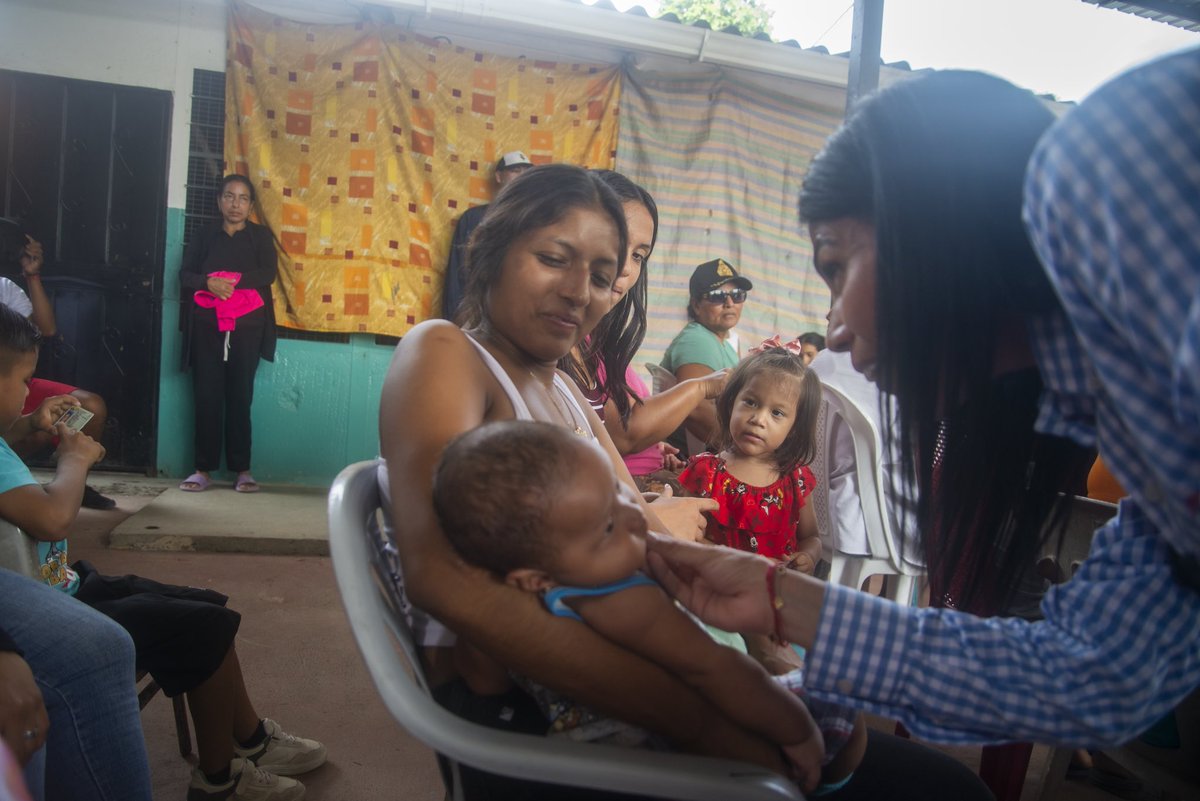 DraMajoAgusto's tweet photo. En Las Palmas compartimos con las familias, escuchamos sus necesidades y recorrimos el sector para conocer de cerca su realidad.

Desde AMA Samborondón seguimos escuchando, diagnosticando y actuando donde más se necesita.

UN SOLO SAMBORONDÓN. 

#AMASamborondón #UnSoloSamborondón https://t.co/GA80Eef5vj