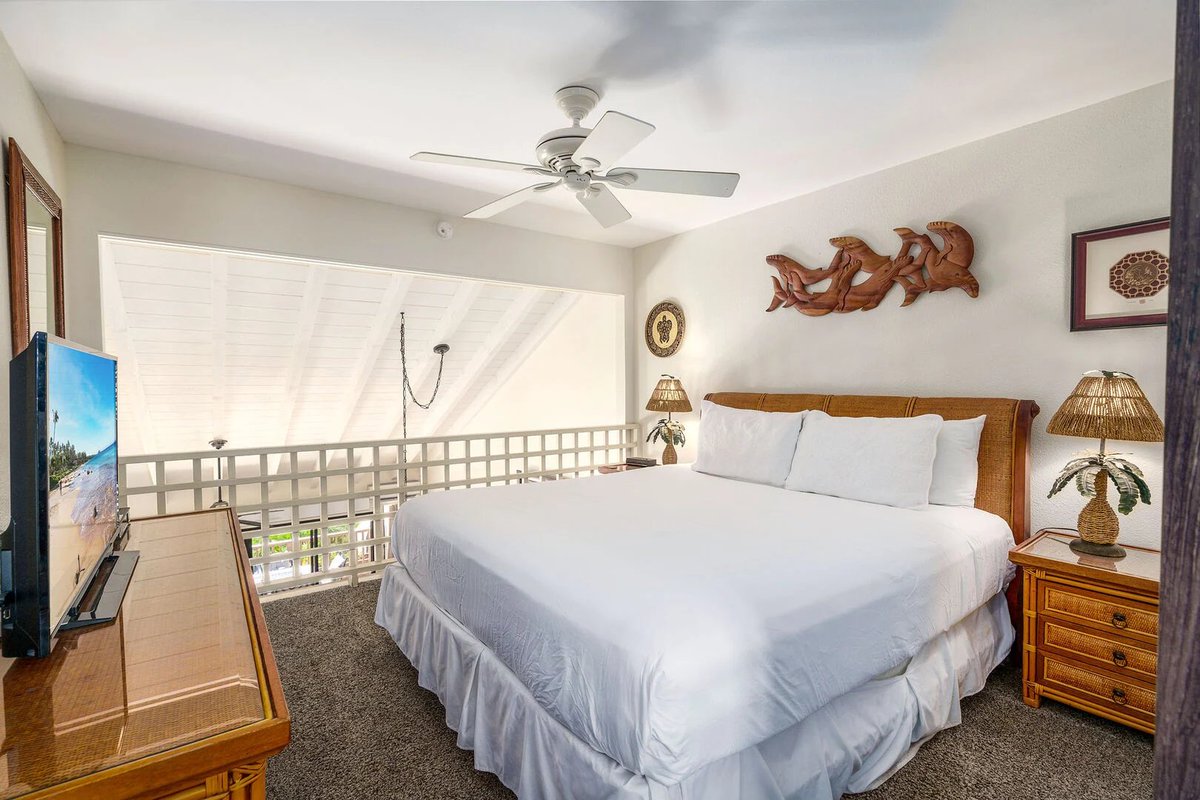 VacationMauiNet's tweet photo. Ocean views, two king bedrooms &amp; a lanai made for sunset drinks. 🌴 

Book direct at https://t.co/cY3U125Lfl for best rates.

#Maui #MauiVacation #Hawaii https://t.co/50t3ifazyR