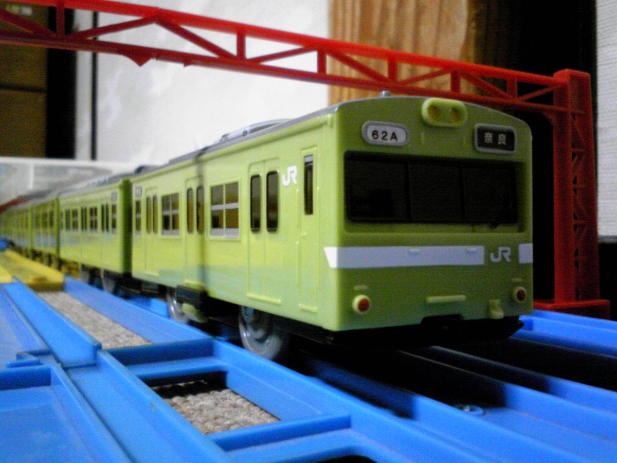 M79863771's tweet photo. 10月に奈良線103系が発売されるそうだが、この103系は07年に発売されたJR西SPセット2に付属されており19年振りの再販となる。因みにこのセットで単品販売されてないのは特急しらさぎの683系2000番台になる。因みに0系FGはフル編成で単品販売されてた。 https://t.co/Nf6MuuqQnN