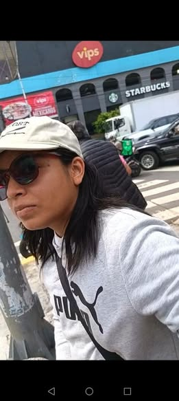 lunadeandromeda's tweet photo. tengan mucho cuidado cuando se suban al tres hay mujeres(por que es una secta) que si eres hombre se te pegan y asi el recorrido pero cuando llegan a un lugar donde les parece empiezan a gritarle al señor joven ecc que es acosador pervertido y una sarta de insultos esto paso al bajarse en indios verdes el ser mayor apachurro el boton de panico se presento una patrulla, el policia estuvo platicando con la mujer y al rato se presena con el acosado enfrentandolo diciendole a la mujer que si denuncia y ella empezo a ponerle un monton de pretextos para irse y no hacerlo......este es la suripanta que anda extorsionando asi