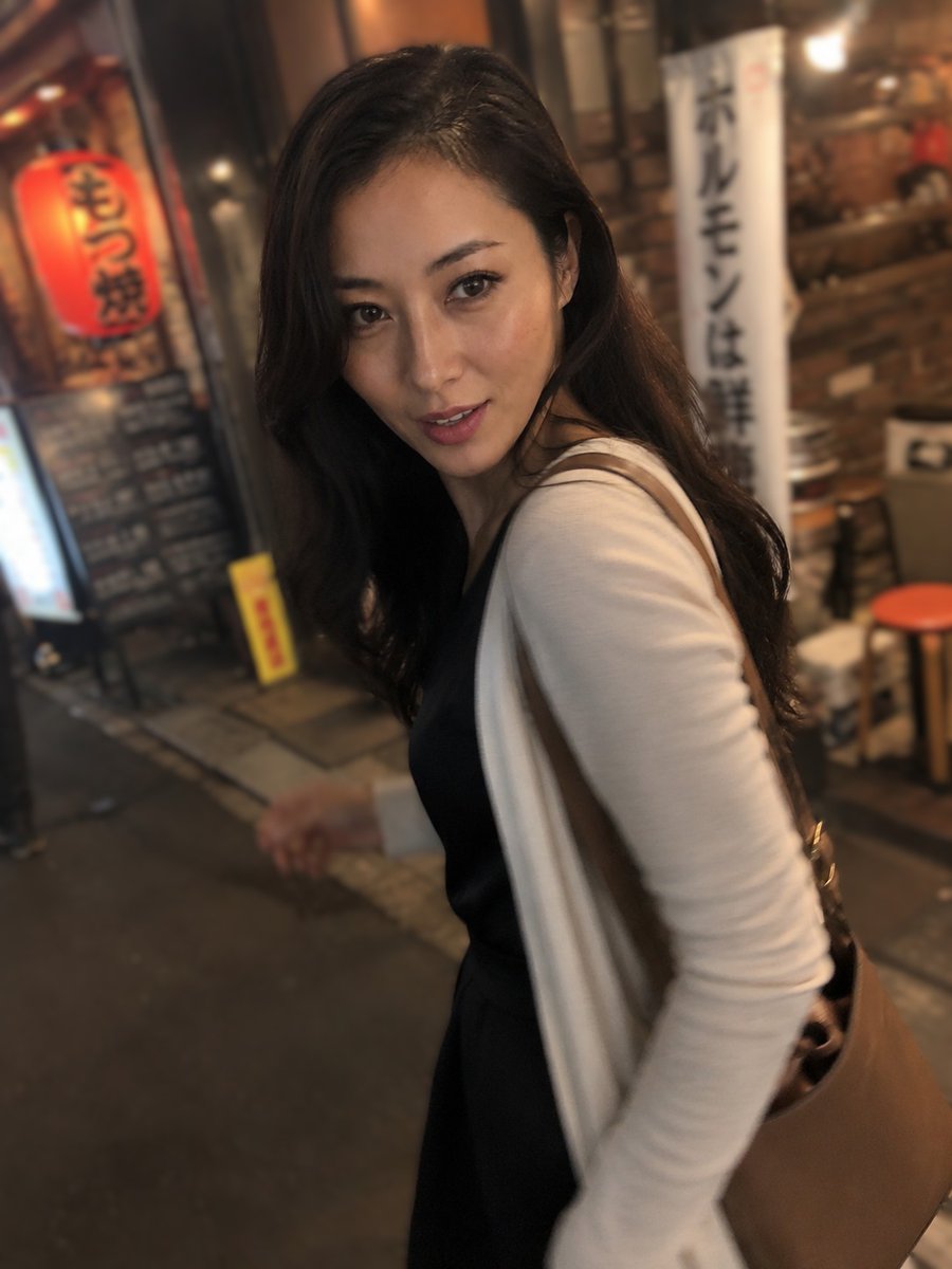 AnnuskaF's tweet photo. 48歳のバツイチ女って、、 これから新しい恋愛は絶望的ですよね？ 正直に聞きたいです😅 https://t.co/I1hyiaeO8X