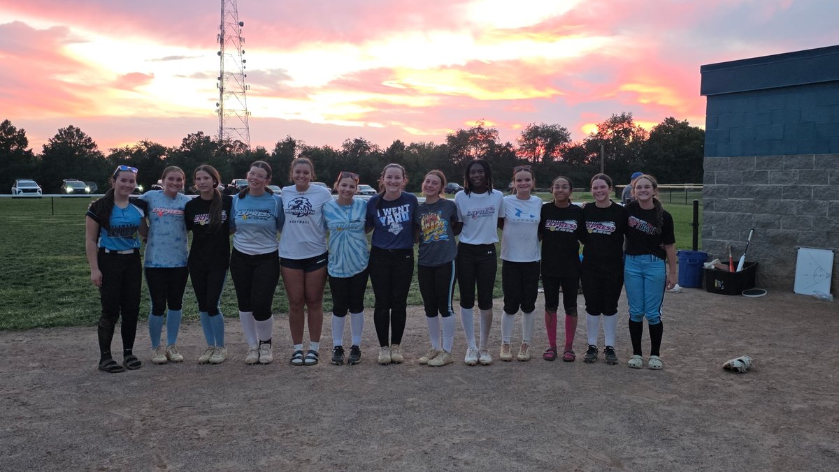 DeExpress2030's tweet photo. A huge thank you to Delaware Express alum Carah Sumpter for coming back and working with our girls! We appreciate Carah sharing her knowledge, experience, and love for the game with the next generation of Express players. https://t.co/rGKgfBMsfF